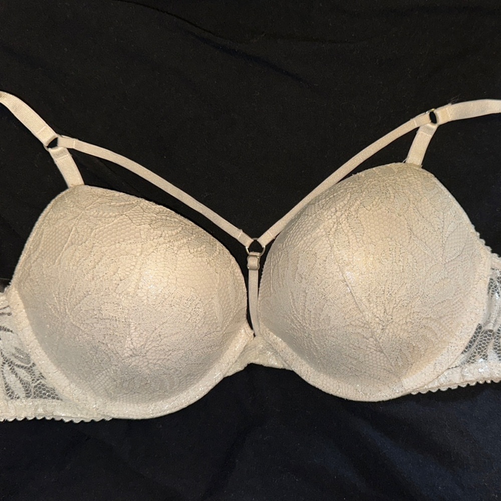 Victoria's Secret Cream Underwire T-Shirt Bra